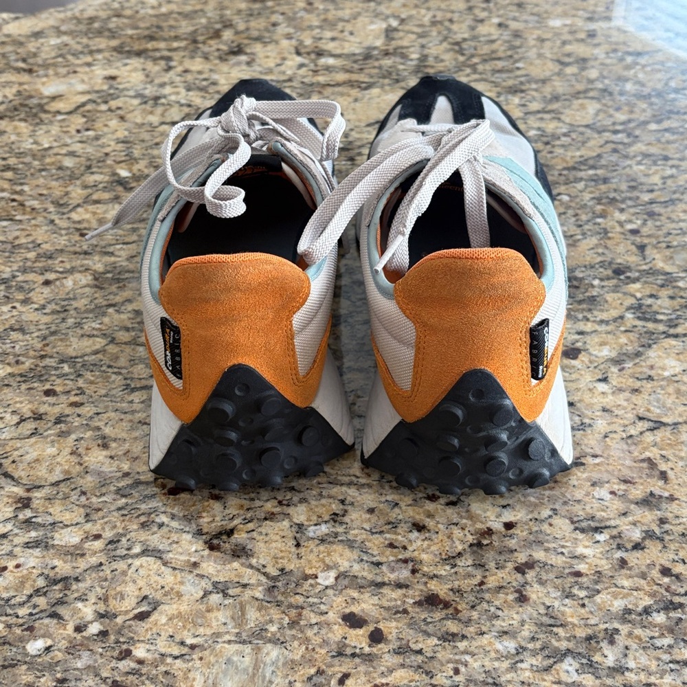 New Balance 327 - Picture 3 of 4